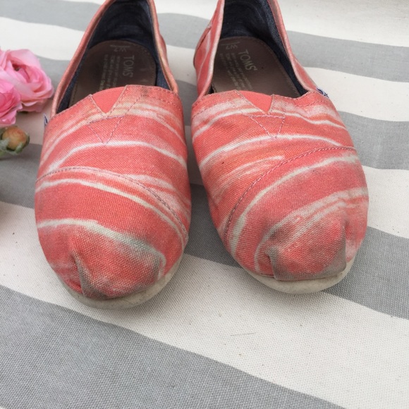 Toms coral and white size 7 slip on pink shoes - Picture 4 of 5